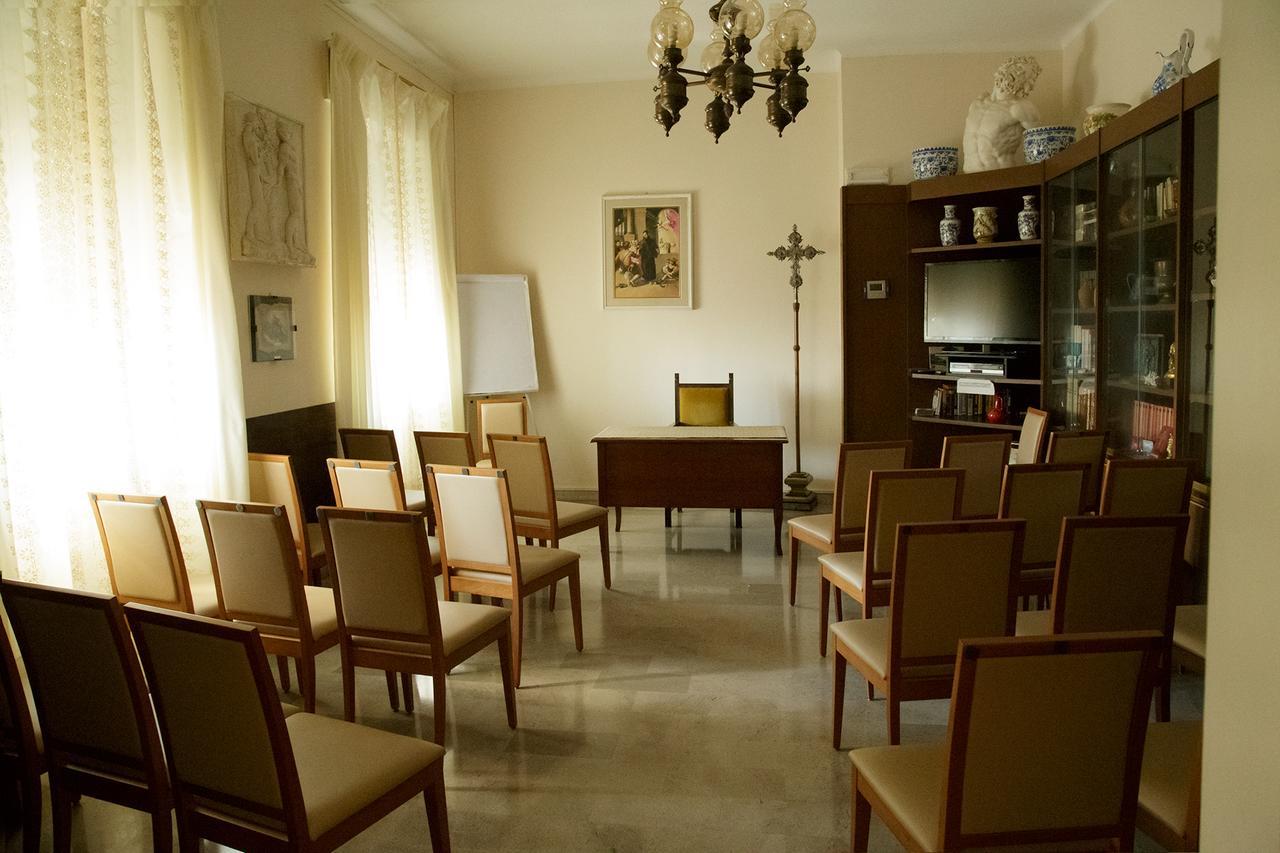 Готель Casa Fatebenefratelli Варацце Екстер'єр фото
